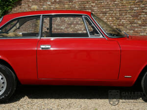 Image 38/50 de Alfa Romeo Giulia 1300 GT Junior (1975)