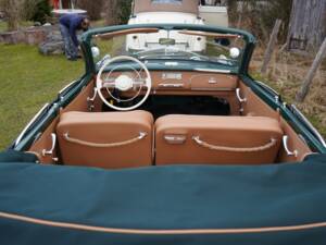 Image 27/38 of BMW 502 Baur (1955)