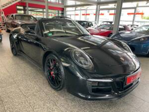 Image 6/19 of Porsche 911 Carrera 4 GTS (2017)