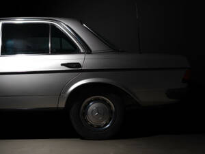 Imagen 21/25 de Mercedes-Benz 300 D (1985)