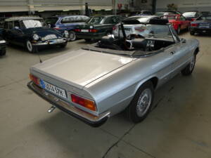 Bild 26/32 von Alfa Romeo 2000 Spider Veloce (1981)