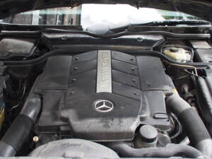 Image 17/20 of Mercedes-Benz SL 500 (2000)