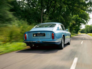 Image 2/20 de Aston Martin DB 6 Vantage (1971)