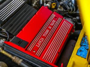 Image 28/50 of Lancia Delta HF Integrale Evoluzione II (1994)