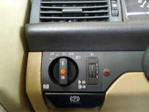 Image 13/33 of Mercedes-Benz 300 CE (1988)