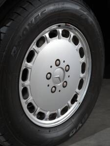 Image 15/52 of Mercedes-Benz 560 SEL (1988)