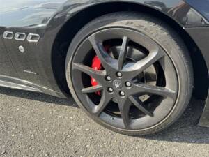 Bild 49/53 von Maserati GranTurismo S (2008)