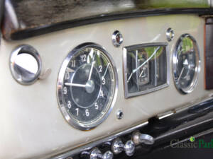 Image 29/50 of Mercedes-Benz 220 (1952)