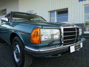 Image 18/20 de Mercedes-Benz 280 CE (1981)