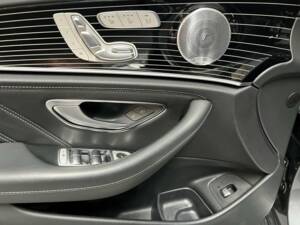 Image 11/15 of Mercedes-Benz AMG E 63 S 4MATIC+ T (2017)