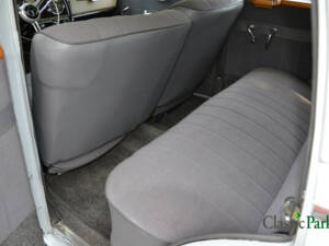 Image 26/50 of Mercedes-Benz 220 (1952)