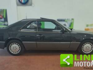 Image 5/10 of Mercedes-Benz 300 CE-24 (1990)