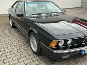 Immagine 6/22 di BMW 635 CSi (1989)