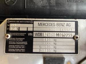 Image 31/39 of Mercedes-Benz E 200 (1995)