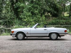 Image 27/43 of Mercedes-Benz 300 SL (1989)