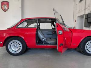 Bild 30/63 von Alfa Romeo Giulia GT 1300 Junior (1973)