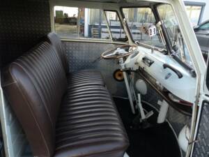 Image 12/19 of Volkswagen T1 panel van (1963)