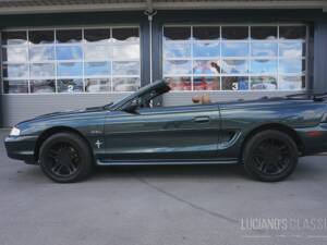 Image 4/38 of Ford Mustang GT (1998)