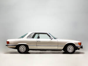 Immagine 6/31 di Mercedes-Benz 450 SLC (1977)