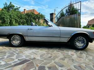 Bild 8/22 von Mercedes-Benz 380 SL (1984)