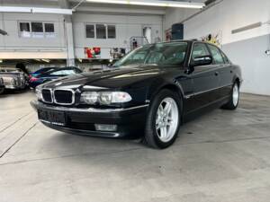 Immagine 4/48 di BMW 740i (2001)