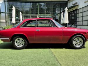 Image 9/50 de Alfa Romeo Giulia GT 1300 Junior (1971)