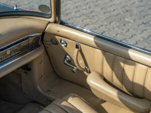 Afbeelding 19/38 van Mercedes-Benz 300 SL Roadster (1961)