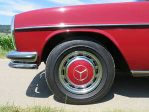 Image 18/19 of Mercedes-Benz 250 CE (1970)