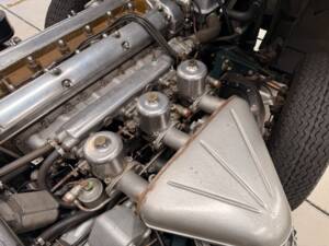 Image 29/30 de Jaguar Type E (2+2) (1966)