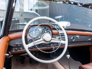 Image 19/38 of Mercedes-Benz 190 SL (1956)