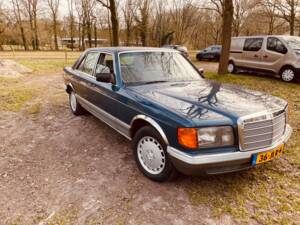 Image 2/14 of Mercedes-Benz 500 SE (1983)