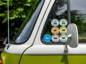 Image 36/47 of Volkswagen T2b Camper (1977)