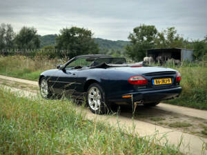 Image 16/100 de Jaguar XK8 4.0 (2000)