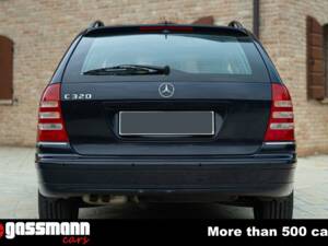 Image 7/15 of Mercedes-Benz C 320 T (2001)