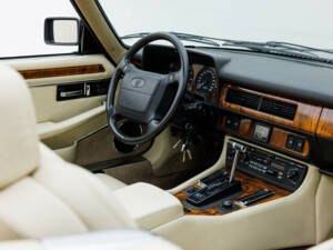 Image 18/36 of Jaguar XJS 6.0 (1994)