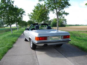 Image 30/96 de Mercedes-Benz 280 SL (1982)