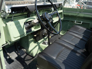 Image 20/30 of Land Rover 88 (1971)