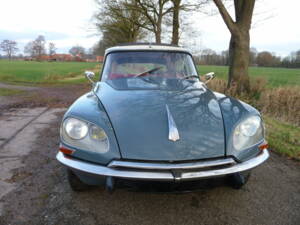 Image 3/8 of Citroën ID 19 (1969)