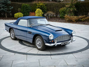 Afbeelding 4/14 van Aston Martin DB 4 Convertible (1963)