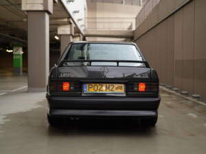 Image 4/83 of Mercedes-Benz 190 E 2.3-16 (1984)