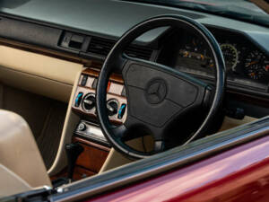 Image 37/50 de Mercedes-Benz E 320 (1994)