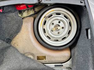Image 37/71 de Porsche 911 SC 3.0 (1983)