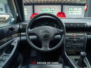 Image 16/25 de Audi RS4 Avant (2001)