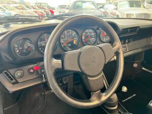 Image 13/71 de Porsche 911 SC 3.0 (1983)