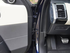 Image 9/50 of Land Rover Range Rover Sport P400e PHEV (2020)