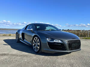 Image 2/5 of Audi R8 V10 (2009)