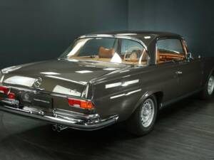 Image 2/30 of Mercedes-Benz 280 SE 3,5 (1970)