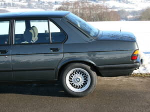 Immagine 45/65 di BMW 520i (1987)