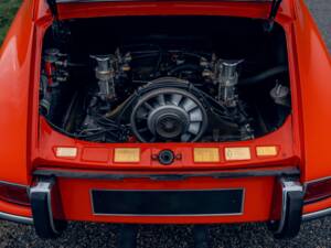 Image 61/63 of Porsche 911 R (1967)