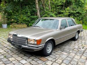 Image 28/31 of Mercedes-Benz 450 SEL 6,9 (1975)